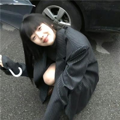 九顶假发的女孩